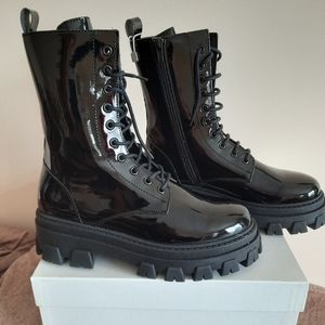 Lace-up patent leather booties